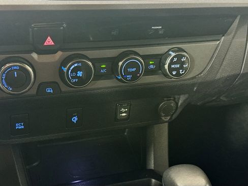 Used 2017 Toyota Tacoma TRD Off-Road w/ Tow Package (A/T) image 17