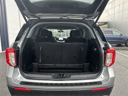 Used 2022 Ford Explorer XLT w/ Equipment Group 202A image 21