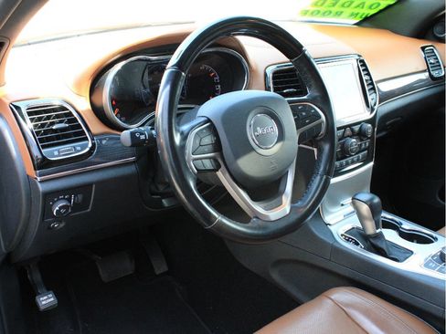 Used 2021 Jeep Grand Cherokee Overland AWD/4WD image 12