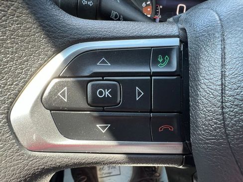 Used 2025 Jeep Compass Sport image 39