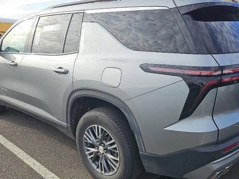 Used 2024 Chevrolet Traverse LT image 4