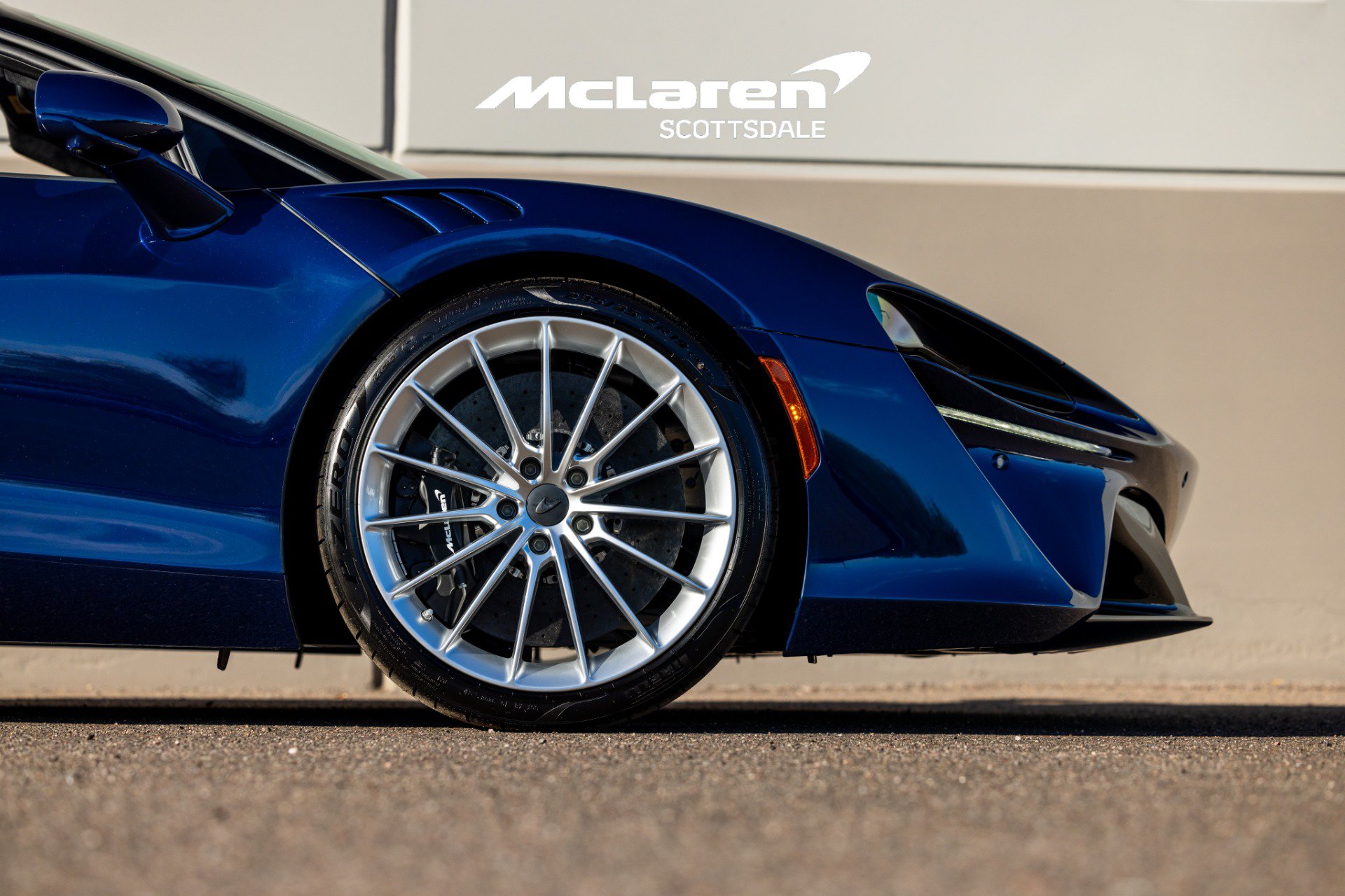 Used 2025 McLaren Artura Spider RWD image 19