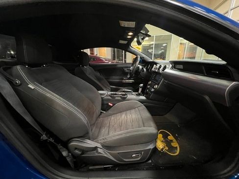 Used 2017 Ford Mustang Coupe image 11