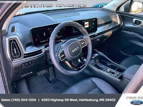 Used 2025 Kia Sorento EX w/ Panoramic Sunroof Package image 12