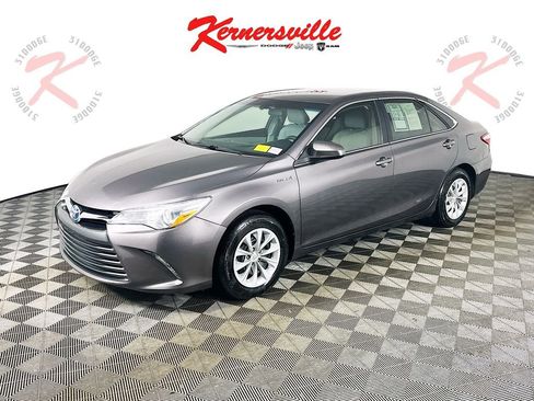 Used 2015 Toyota Camry LE image 3