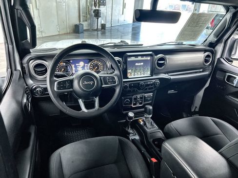 Used 2023 Jeep Gladiator Overland AWD/4WD image 19