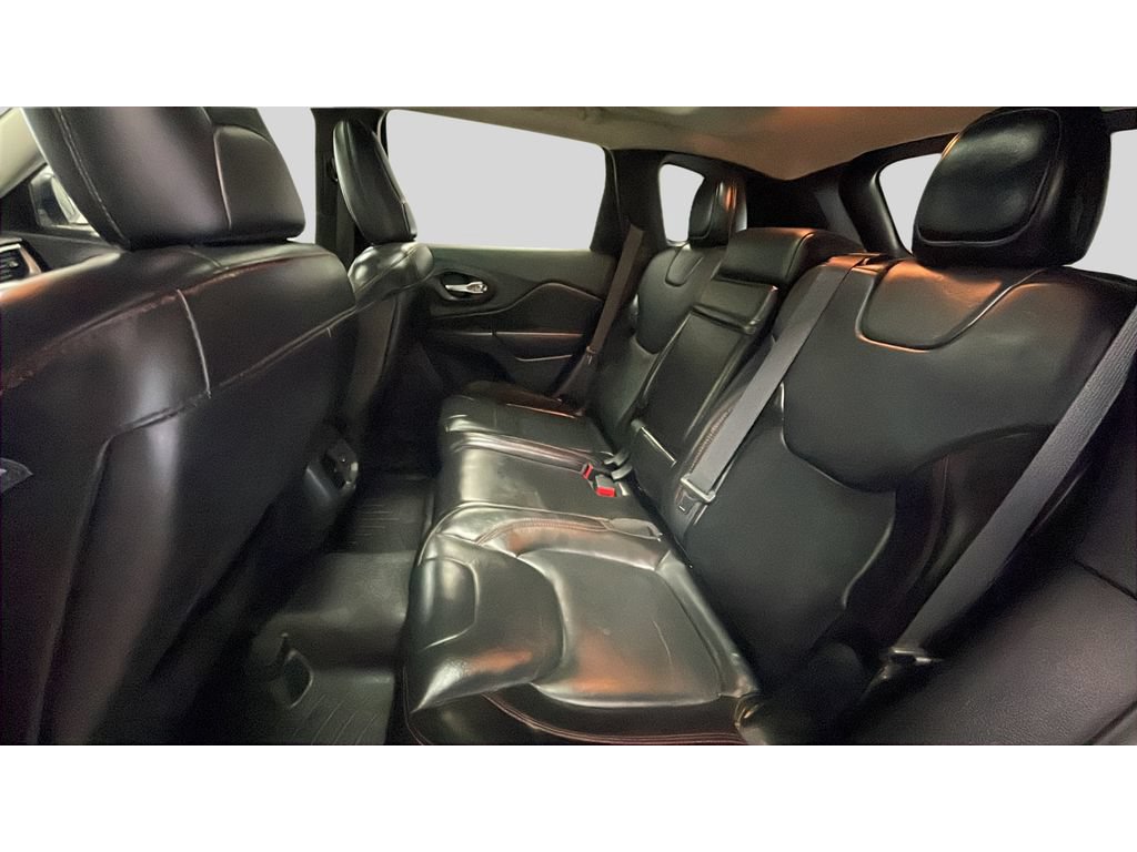 Used 2016 Jeep Cherokee Trailhawk w/ Comfort/Convenience Group AWD/4WD image 16