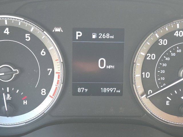 Certified 2022 Hyundai Venue SEL FWD image 12
