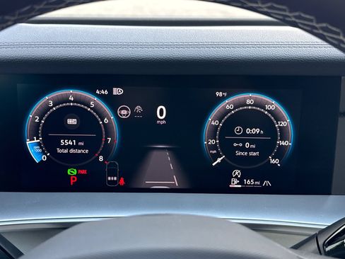 Certified 2025 Volkswagen Tiguan SE AWD/4WD image 16