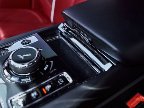 Used 2024 Rolls-Royce Cullinan Black Badge w/ Dark Exterior Package AWD/4WD image 77