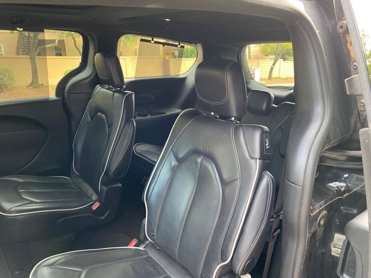 Used 2025 Chrysler Pacifica Limited FWD image 36