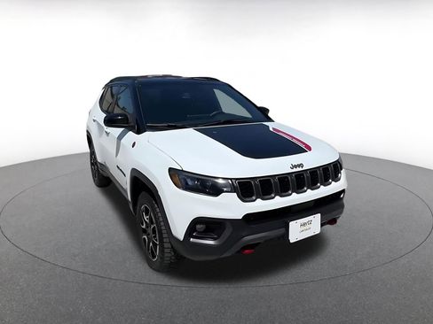 Used 2025 Jeep Compass Trailhawk AWD/4WD image 3