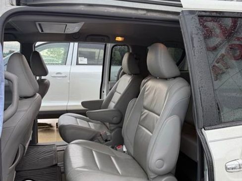 Used 2017 Toyota Sienna XLE Premium FWD image 11