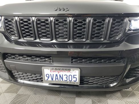 Used 2025 Jeep Grand Cherokee L Altitude image 10