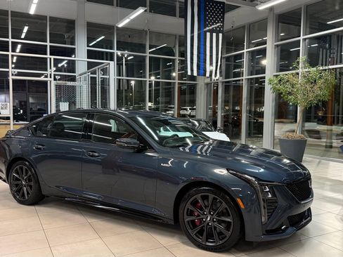 Used 2025 Cadillac CT5 V image 7