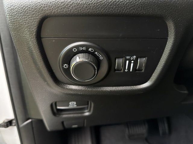 Used 2023 Jeep Grand Cherokee Altitude AWD/4WD image 17