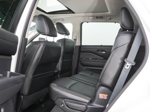 Used 2023 Nissan Pathfinder SL AWD/4WD image 19