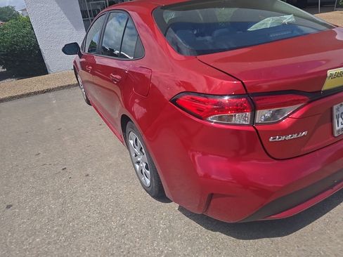 Used 2021 Toyota Corolla LE FWD image 4