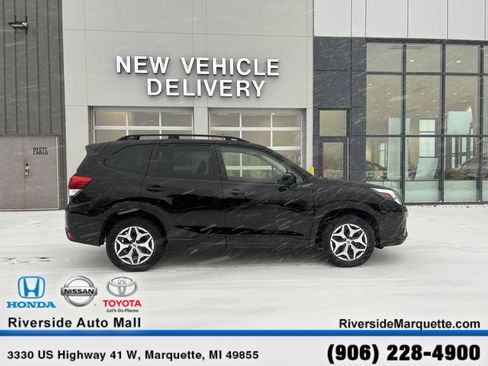 Used 2023 Subaru Forester Premium AWD/4WD image 10