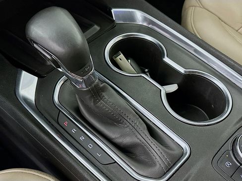 Used 2023 Chevrolet Traverse LT w/ LT Premium Package image 23