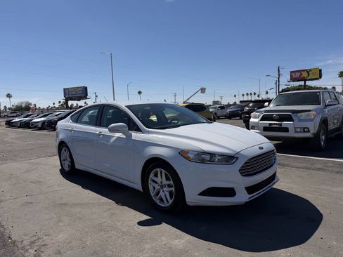 Used 2015 Ford Fusion SE image 12