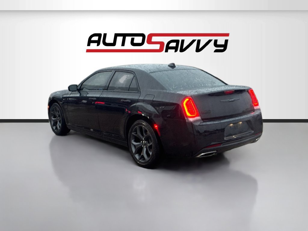 Used 2021 Chrysler 300 Touring w/ Sport Appearance Package RWD image 5
