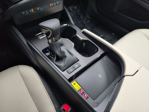 Certified 2025 Lexus ES 300h w/ Premium Package image 10