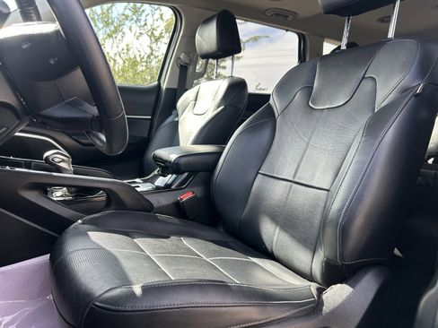 Used 2021 Kia Telluride EX w/ EX Premium Package image 11