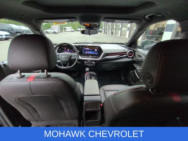 Used 2024 Chevrolet Trax RS w/ Sunroof Package FWD image 19