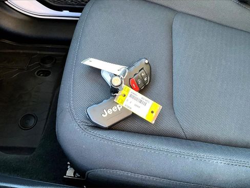 Certified 2022 Jeep Gladiator Sport image 29