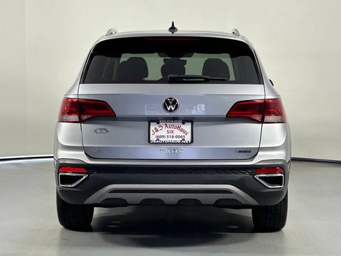 Used 2022 Volkswagen Taos SE w/ Panoramic Sunroof Package AWD/4WD image 6