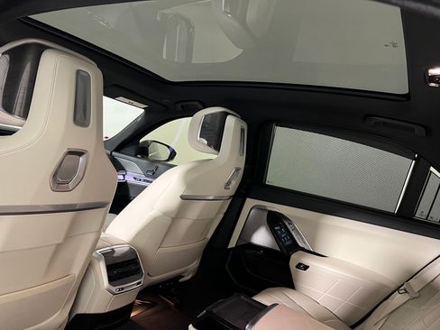 Certified 2024 BMW i7 eDrive50 image 35