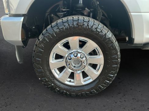 Used 2021 Ford F250 Platinum w/ FX4 Off-Road Package AWD/4WD image 13
