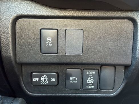 Used 2022 Toyota Tacoma TRD Off-Road AWD/4WD image 17