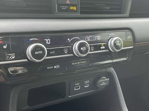 Used 2025 Honda Pilot Sport image 26