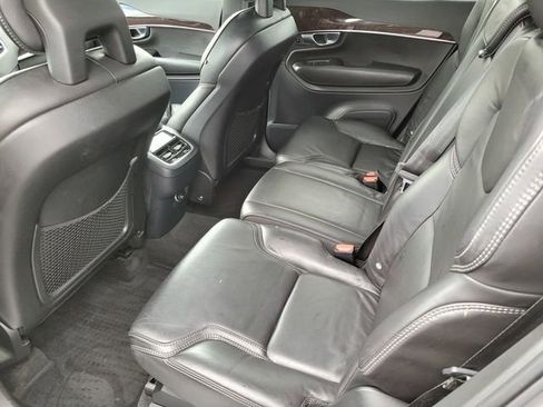 Used 2017 Volvo XC90 T6 Momentum w/ Vision Package image 13