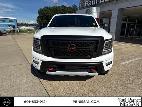 Used 2023 Nissan Titan PRO-4X w/ Pro-4x Convenience Package AWD/4WD image 16