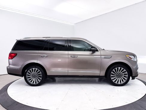 Used 2018 Lincoln Navigator Reserve w/ Technology Package AWD/4WD image 44