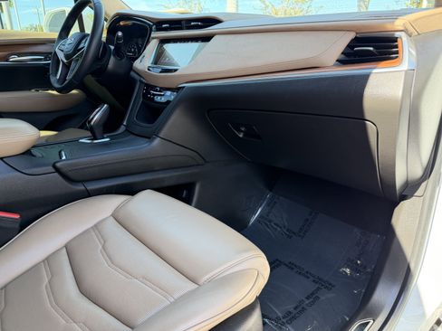 Used 2018 Cadillac XT5 Platinum w/ Driver Assist Package image 10