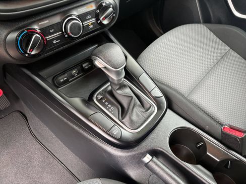 Used 2025 Kia Soul LX w/ LX Technology Package FWD image 37