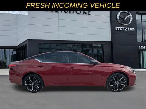 Used 2023 Nissan Altima 2.5 SR AWD/4WD image 2