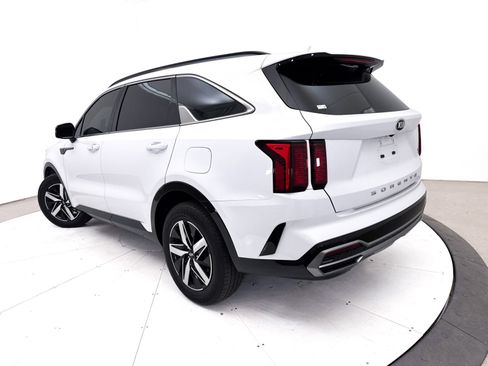 Used 2021 Kia Sorento S FWD image 2