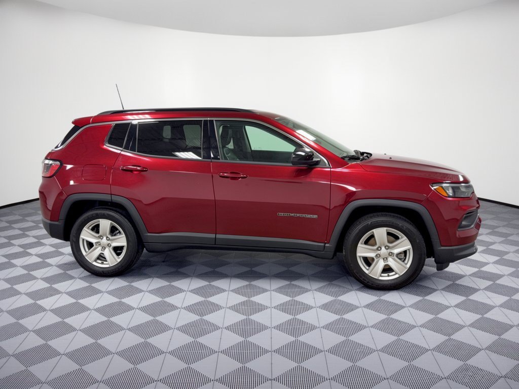 Used 2022 Jeep Compass Latitude FWD image 8