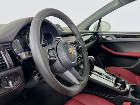 New 2026 Porsche Macan image 4