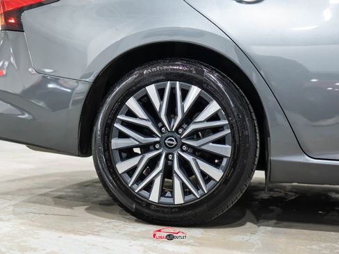 Used 2024 Nissan Altima 2.5 SV image 11