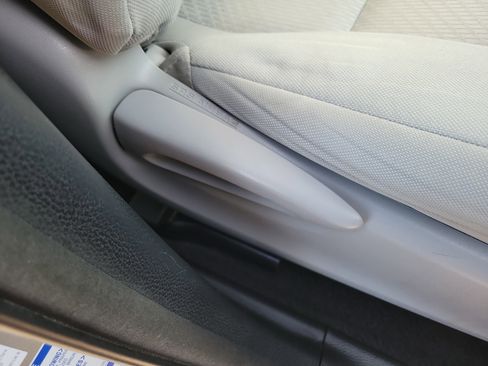 Used 2018 Toyota Highlander LE image 9