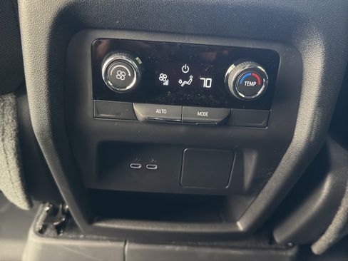 New 2026 Chevrolet Traverse LT image 18