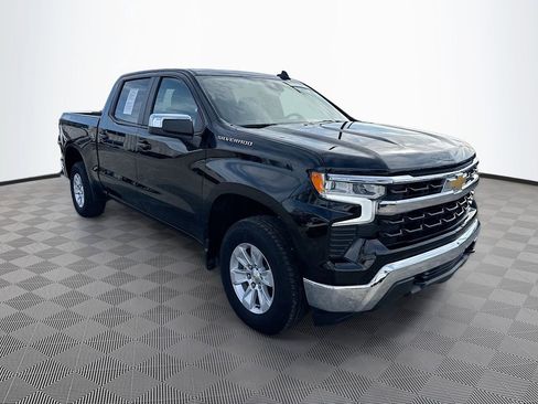 Used 2025 Chevrolet Silverado 1500 LT image 3