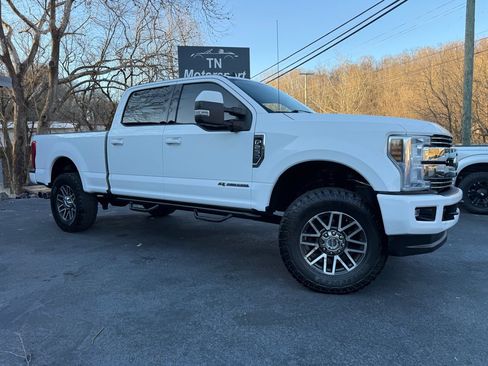 Used 2019 Ford F250 Lariat w/ Lariat Value Package image 3