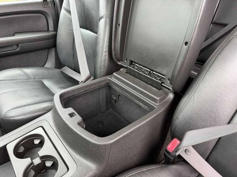 Used 2009 Chevrolet Silverado 3500 W/T AWD/4WD image 18